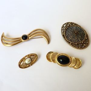 Vintage Medallion Brooches Pin Bundle Lot (4)
